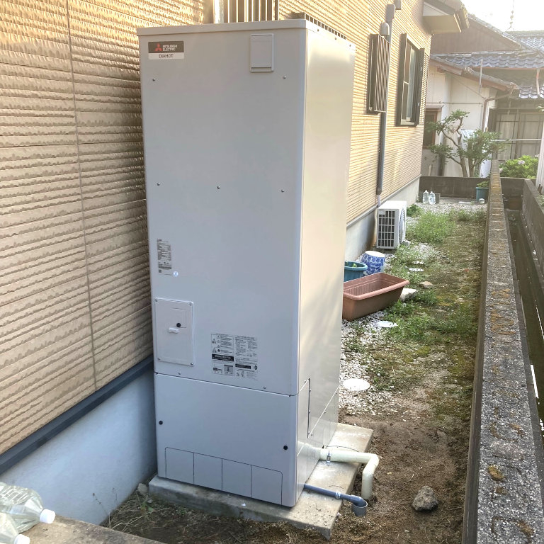 電気温水器からエコキュートへ-ｔ様邸(佐賀県小城市)r4-0713
